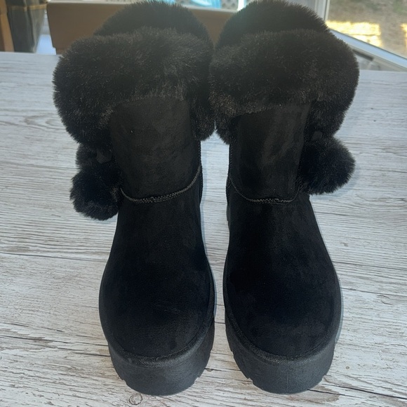 Faux Fur Lined Pom Pom Platform Ankle Booties Black Winter Boots Size 9 - Picture 2 of 14
